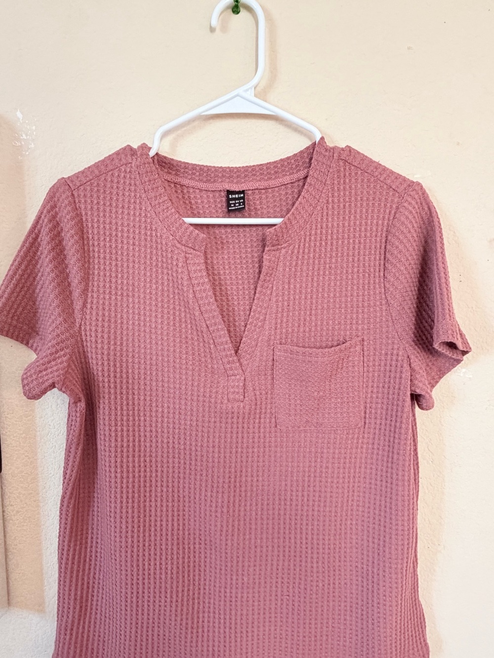SHEIN Dusty Rose Waffle Knit Split V-Neck Pocket Tee
